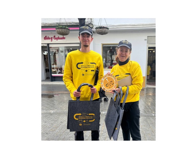 Diálogos callejeros sobre reciclaje y gestión de residuos en Campiña 2000